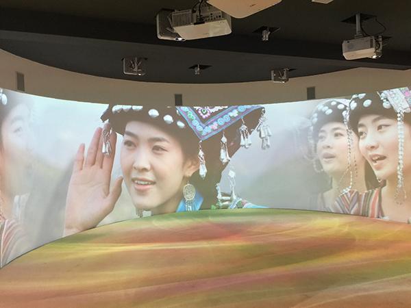 贵阳环幕投影展厅配合地面互动投影